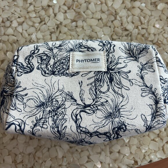 Phytomer "Seaside" Travel Bag and Skin Care Kit - Picture 2 of 4